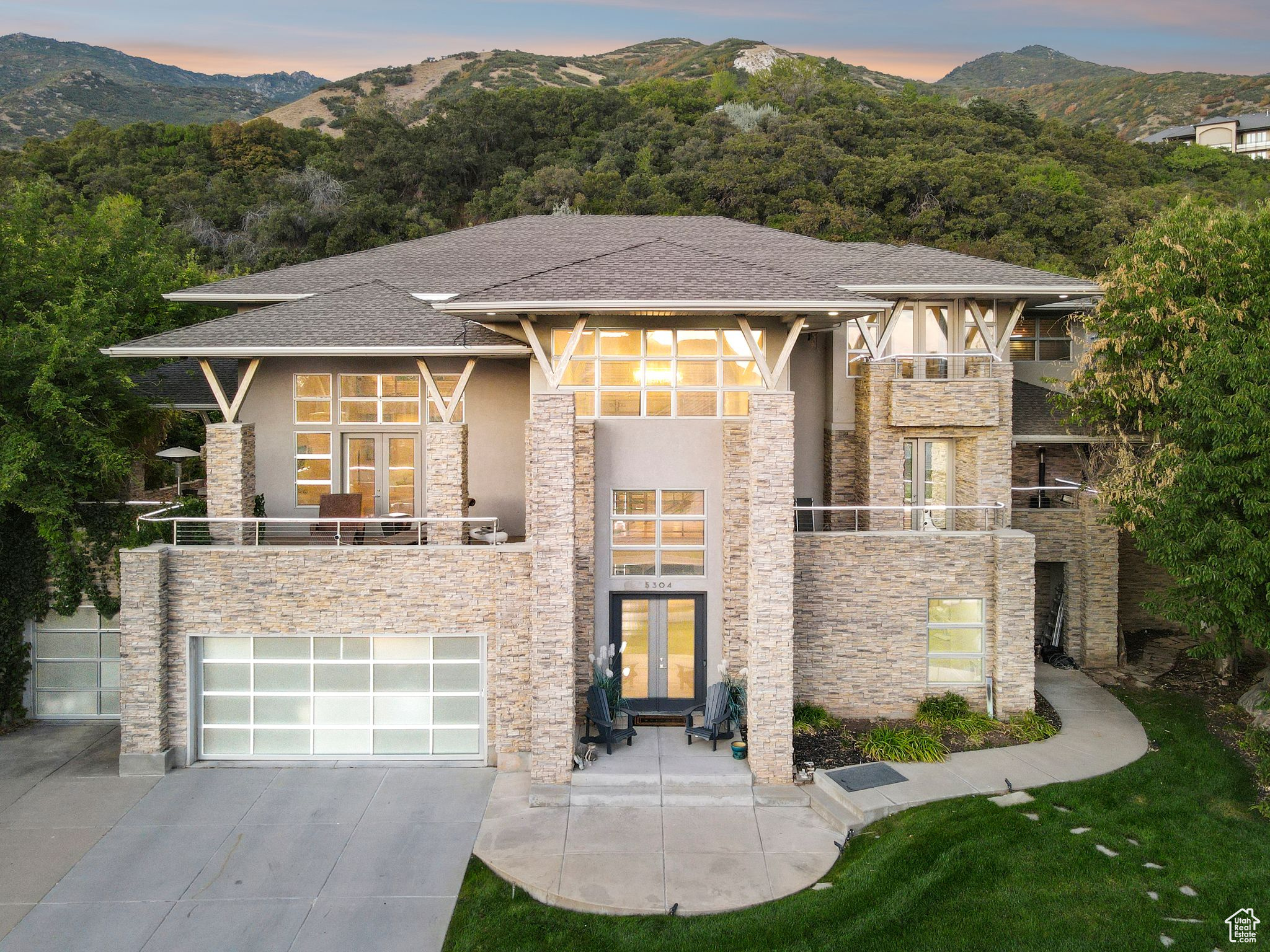 THE HAMPTONS - Residential