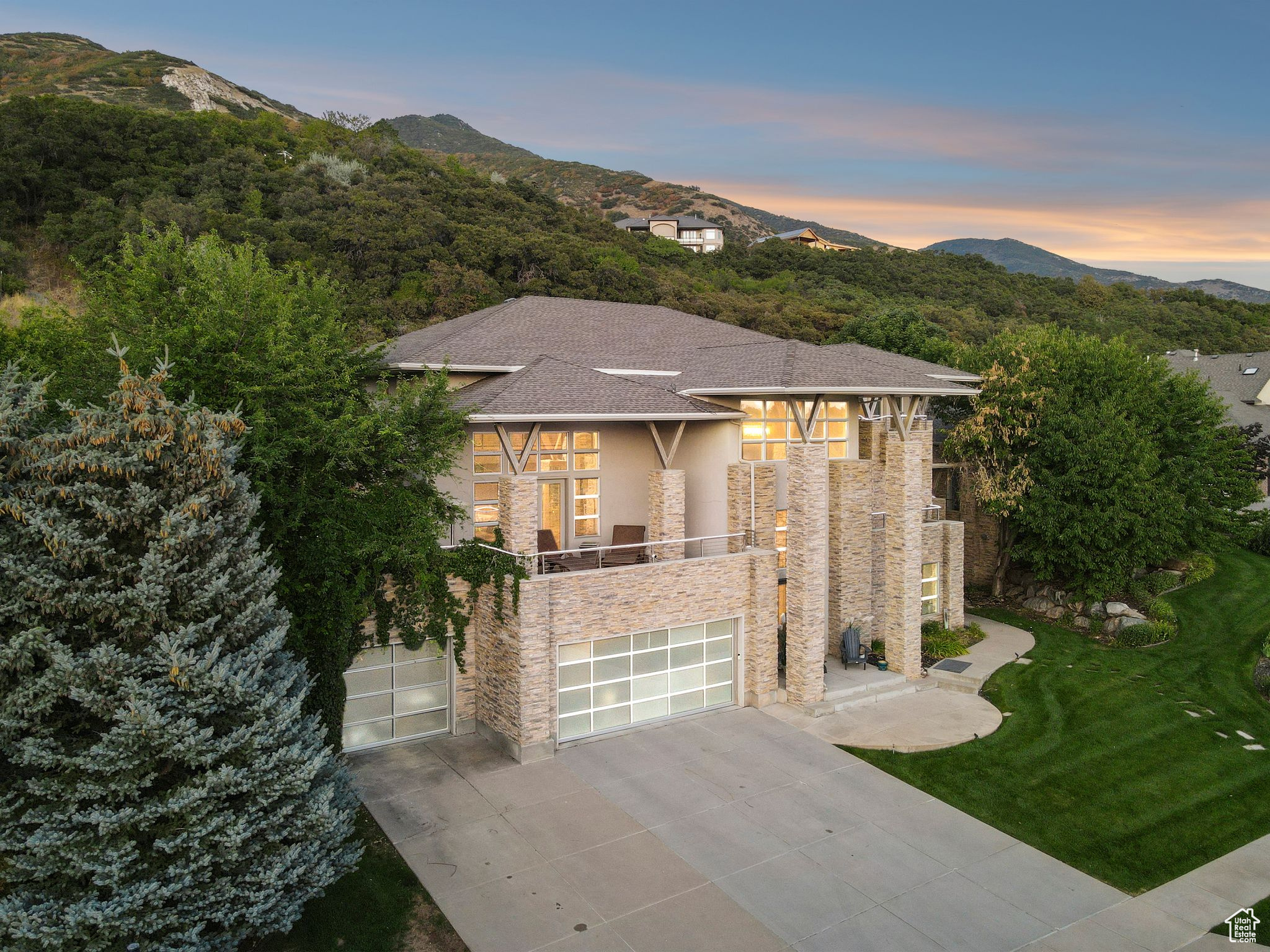 THE HAMPTONS - Residential