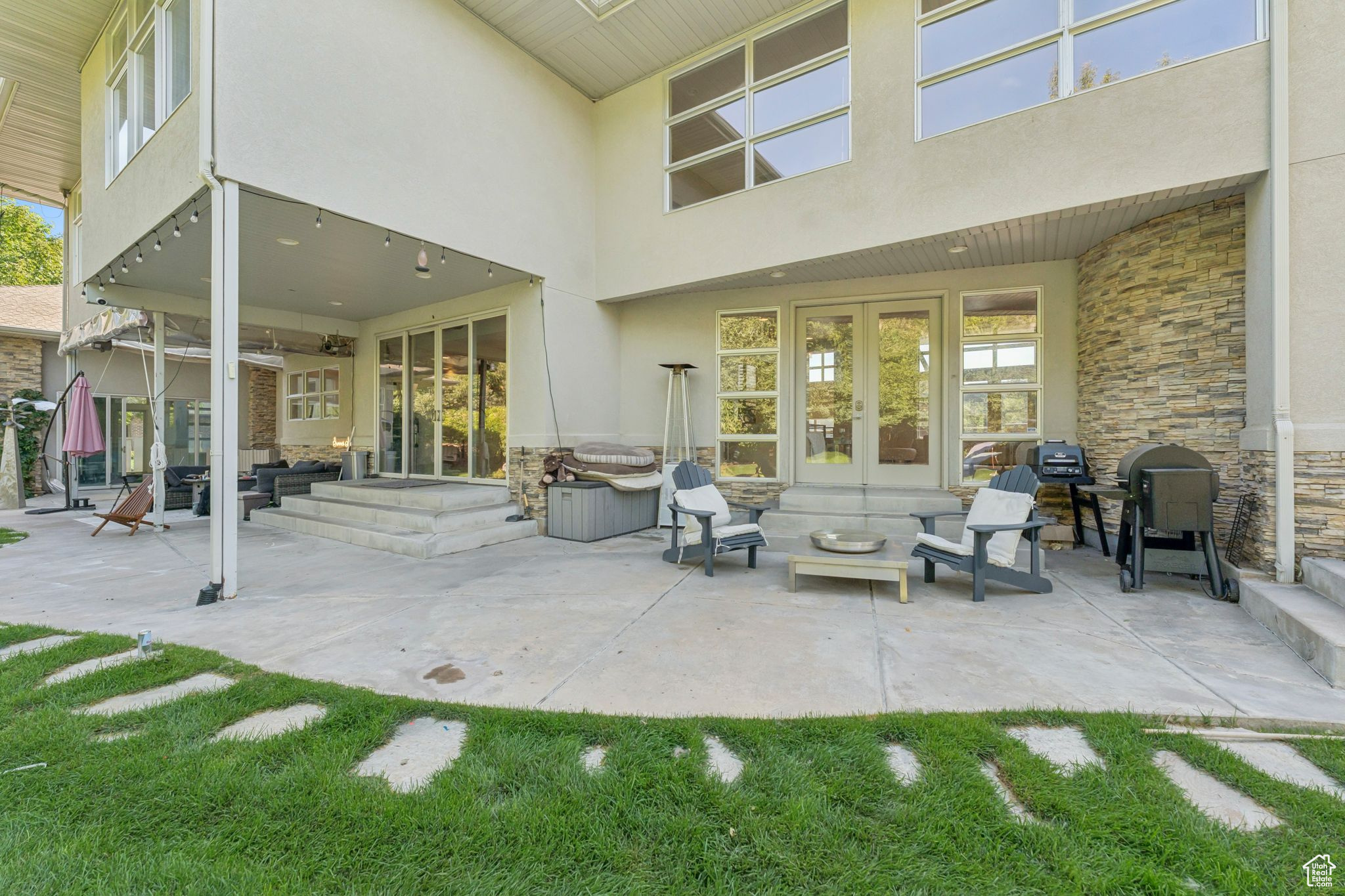 THE HAMPTONS - Residential