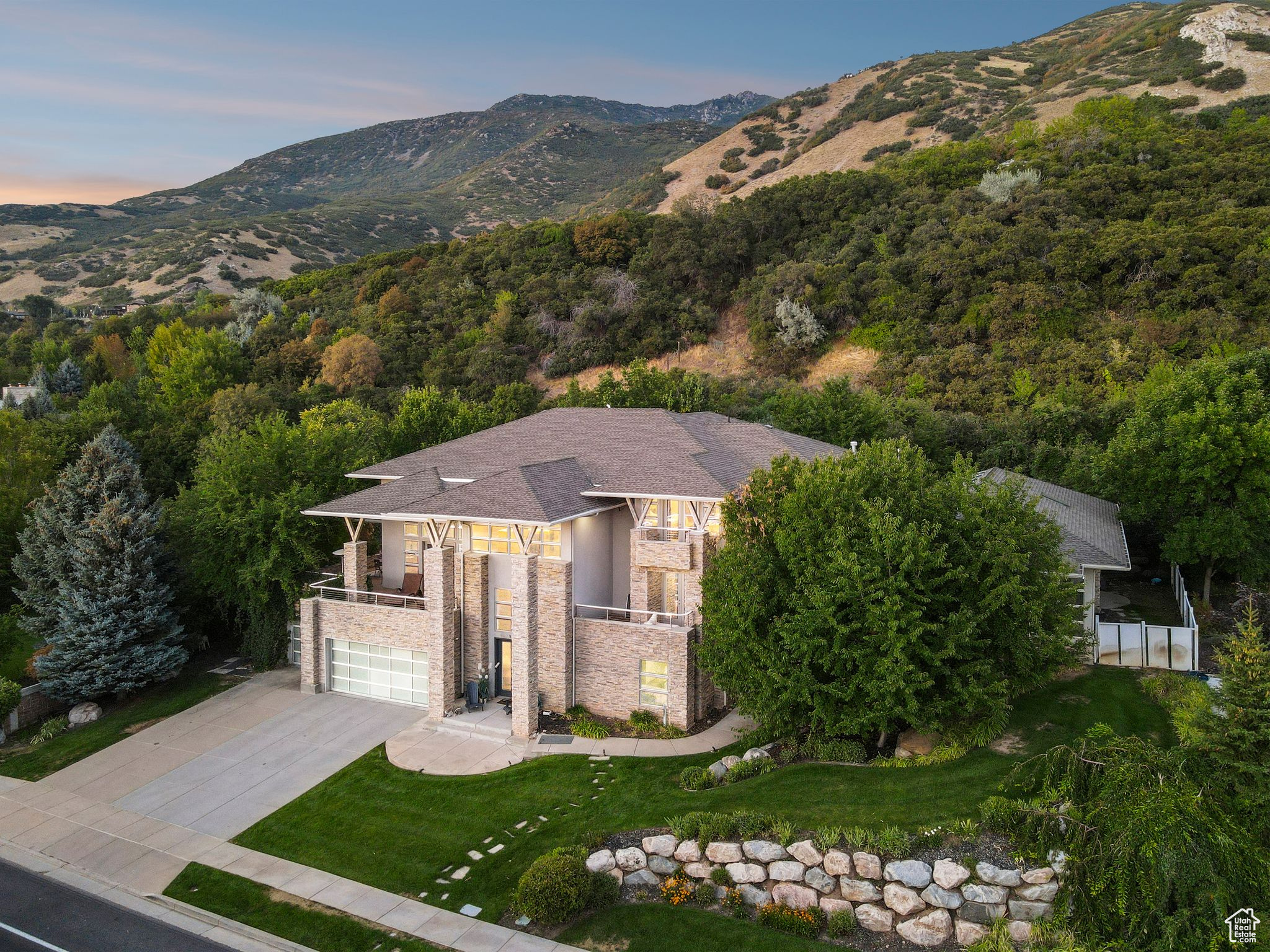 THE HAMPTONS - Residential