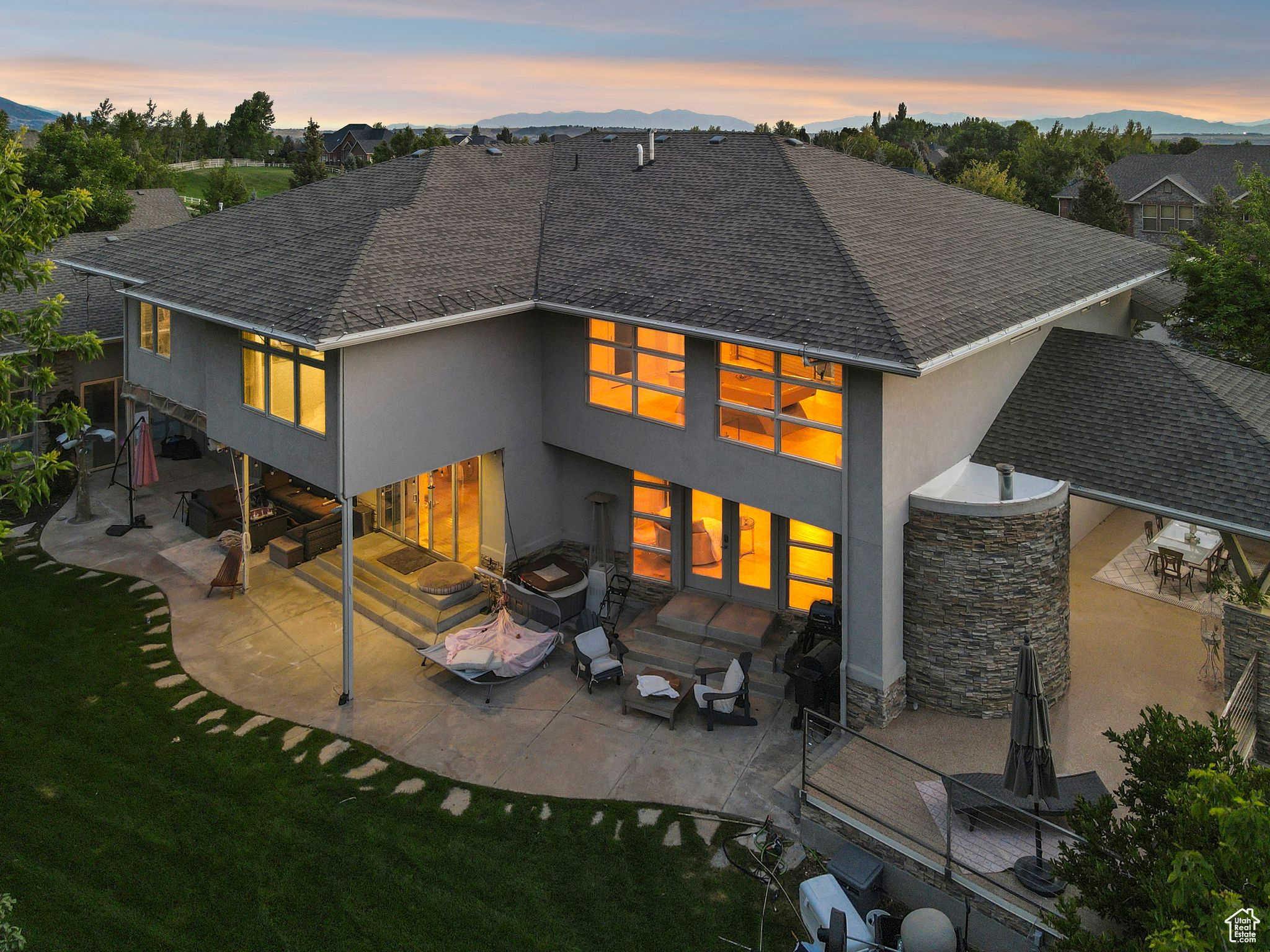 THE HAMPTONS - Residential