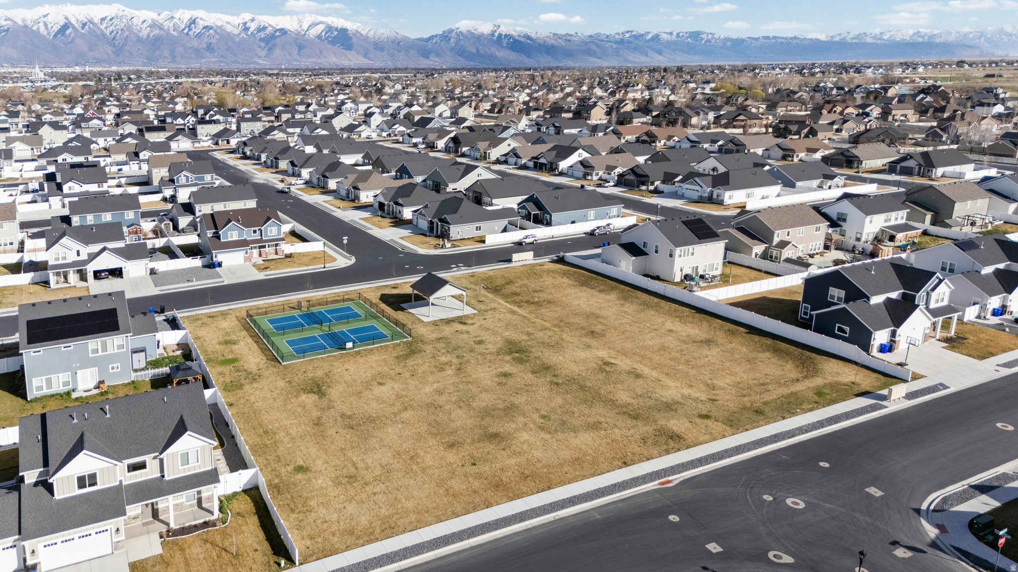 HARVEST FIELDS - Residential