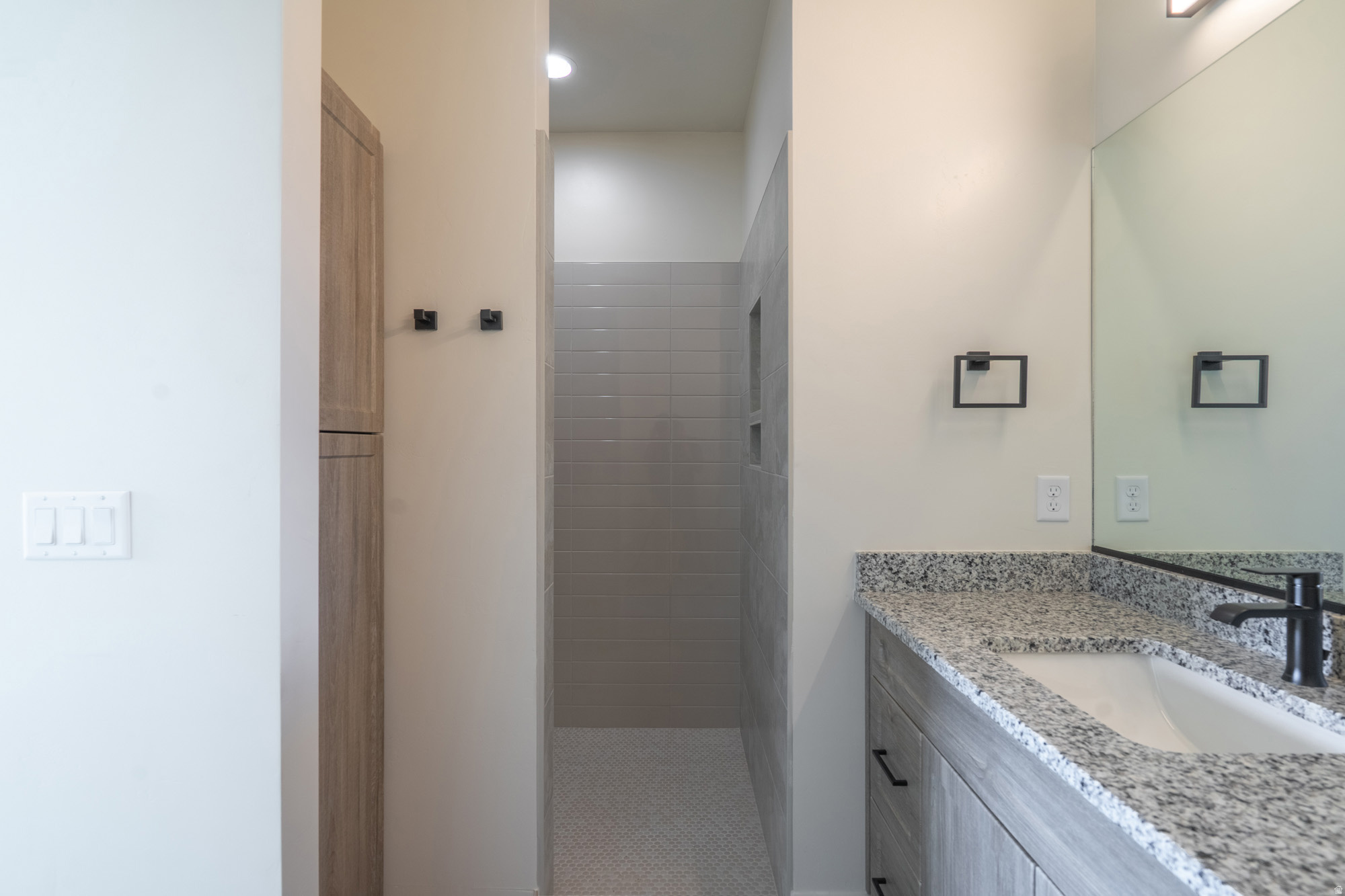 SKY VIEW - Residential Income