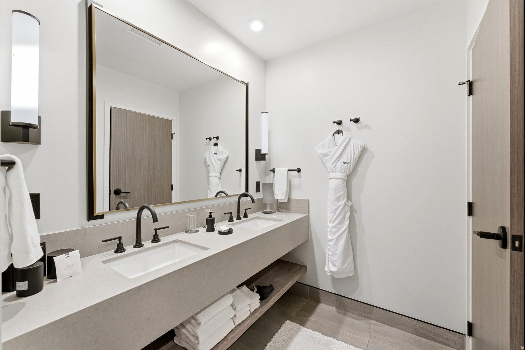 Park City, Utah 84098, United States, 3 Bedrooms Bedrooms, ,4 BathroomsBathrooms,Residential,Active,256402