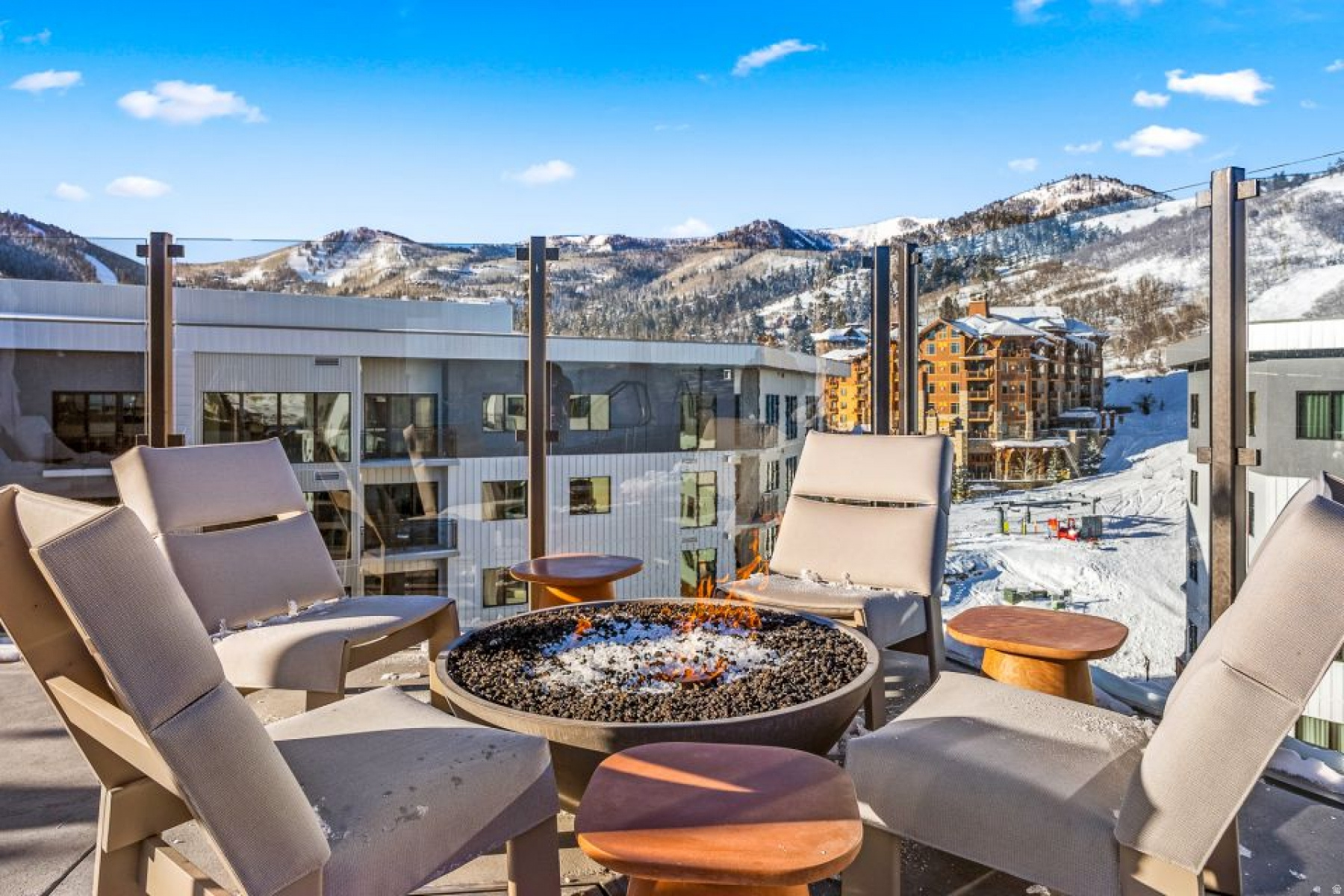 Park City, Utah 84098, United States, 3 Bedrooms Bedrooms, ,4 BathroomsBathrooms,Residential,Active,256402