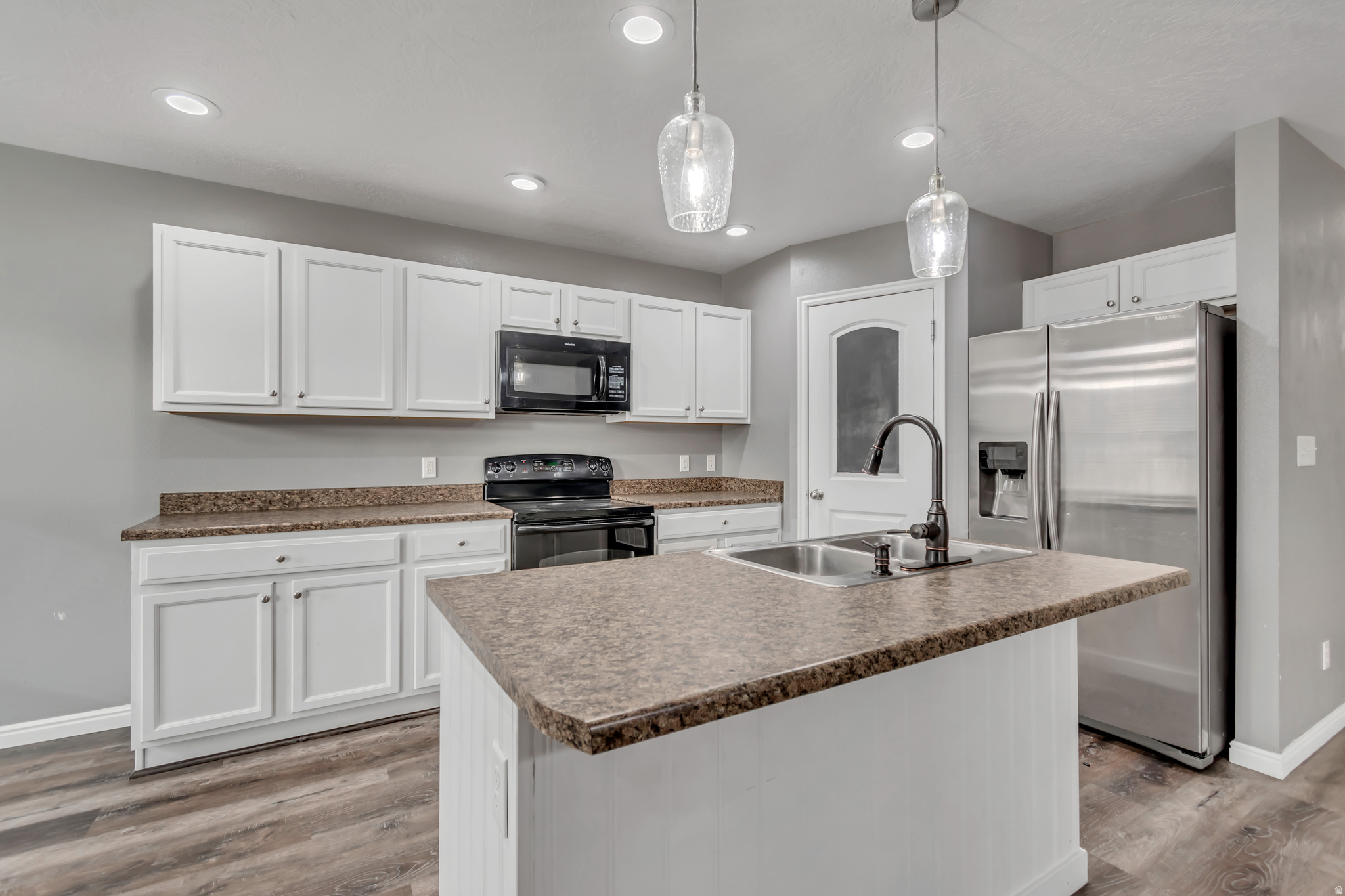 COLONIAL PARK - Residential