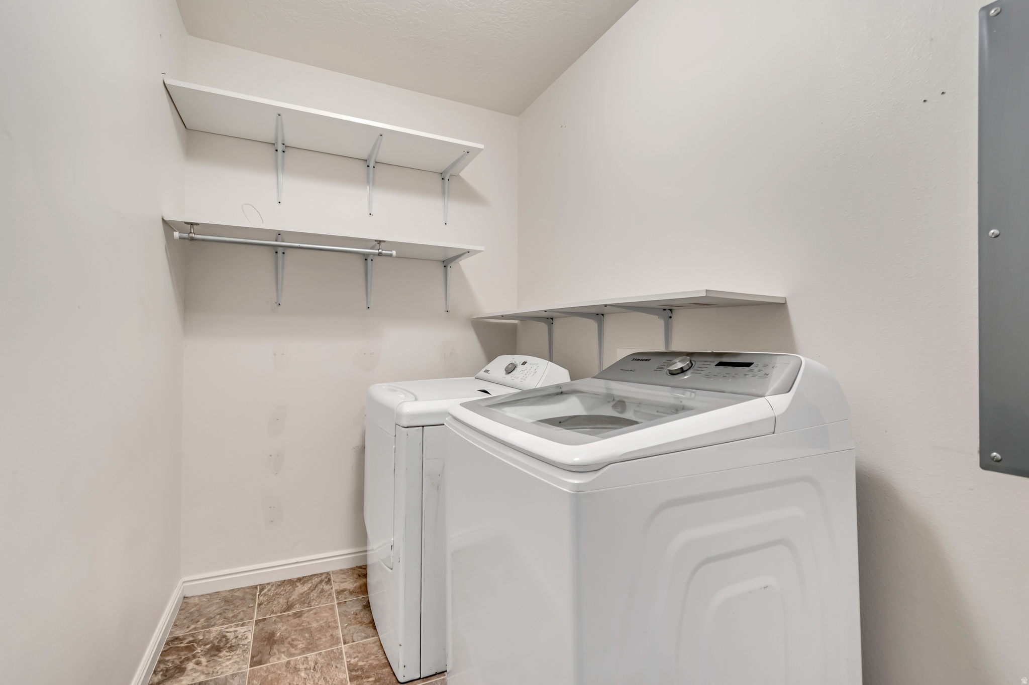 COLONIAL PARK - Residential