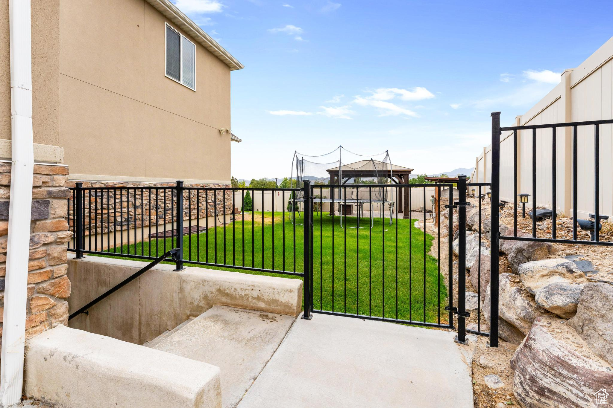JORDAN HEIGHTS - Residential