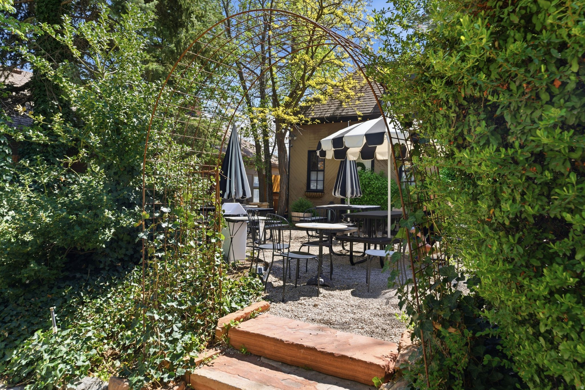 THE AVENUES - Residential