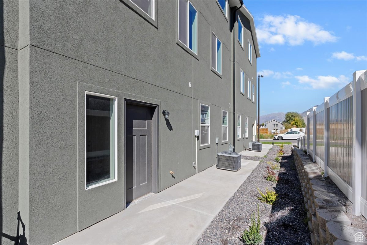 WESTFIELDS CENTRAL - Residential