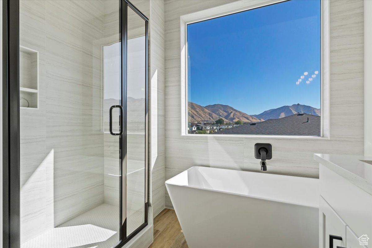 WESTFIELDS CENTRAL - Residential