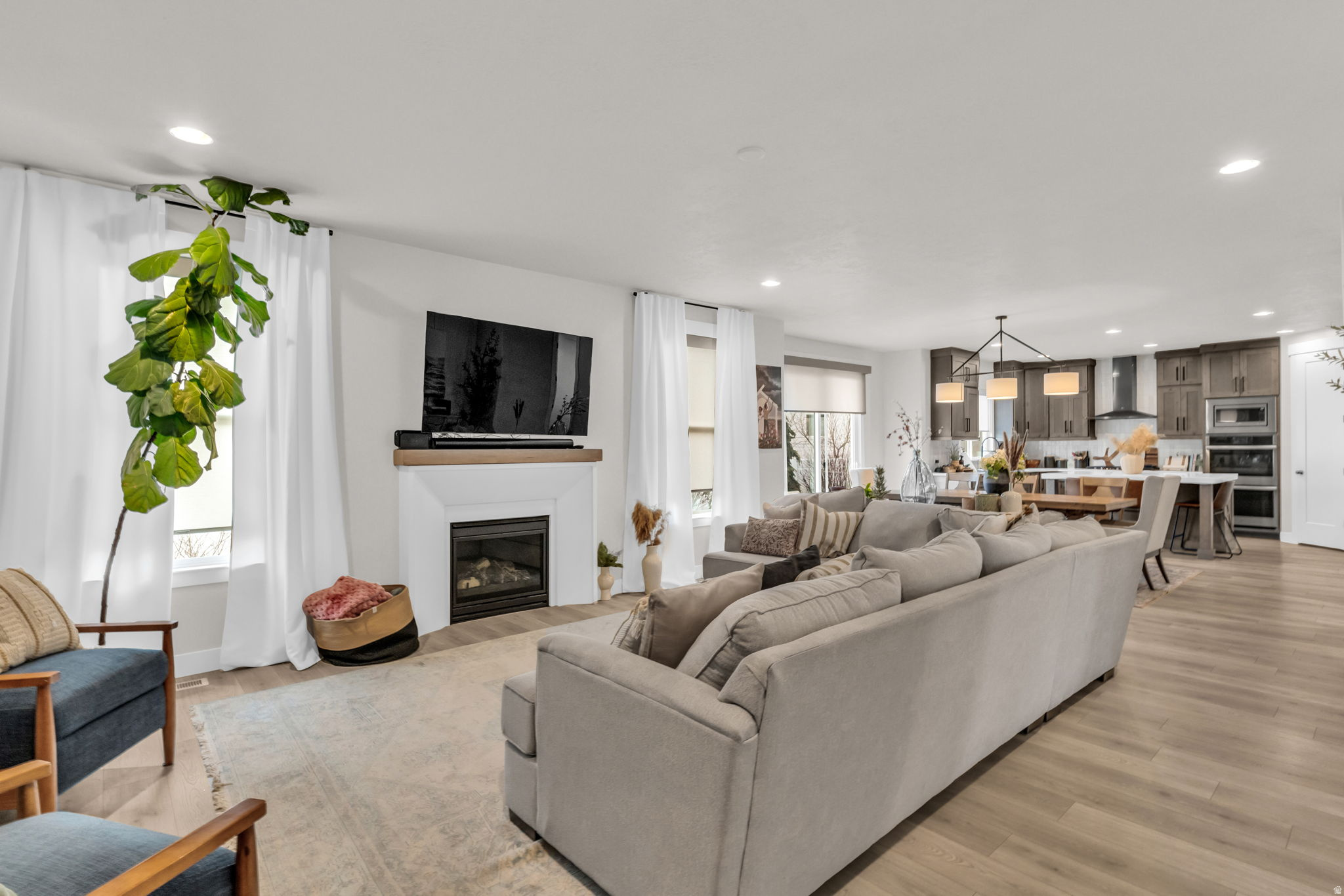 HIGH POINTE - Residential