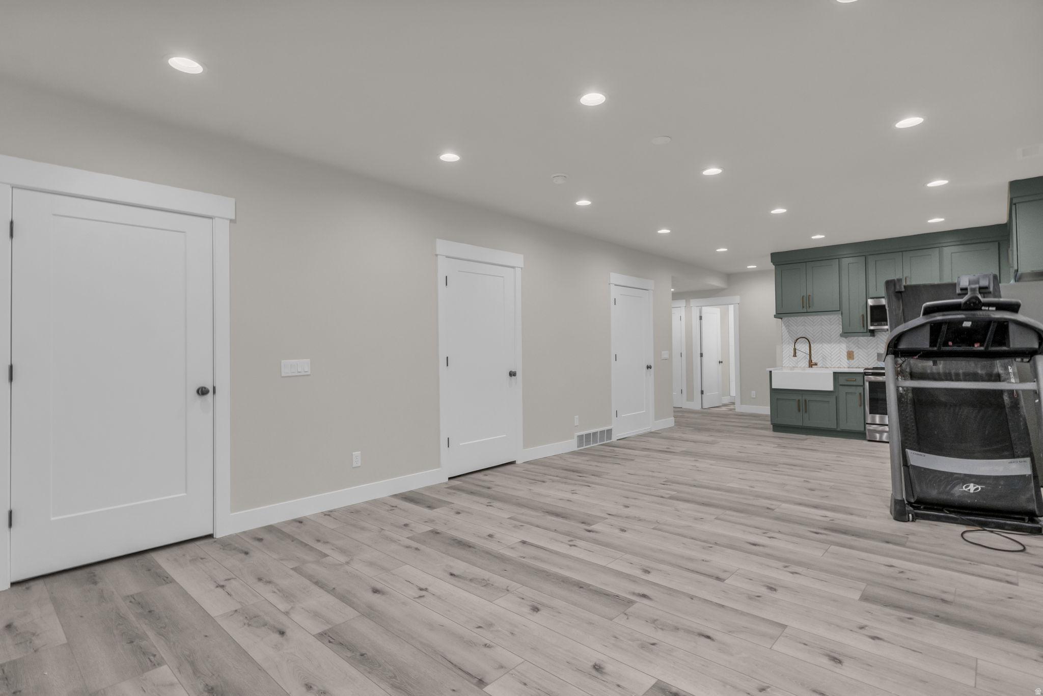 HIGH POINTE - Residential