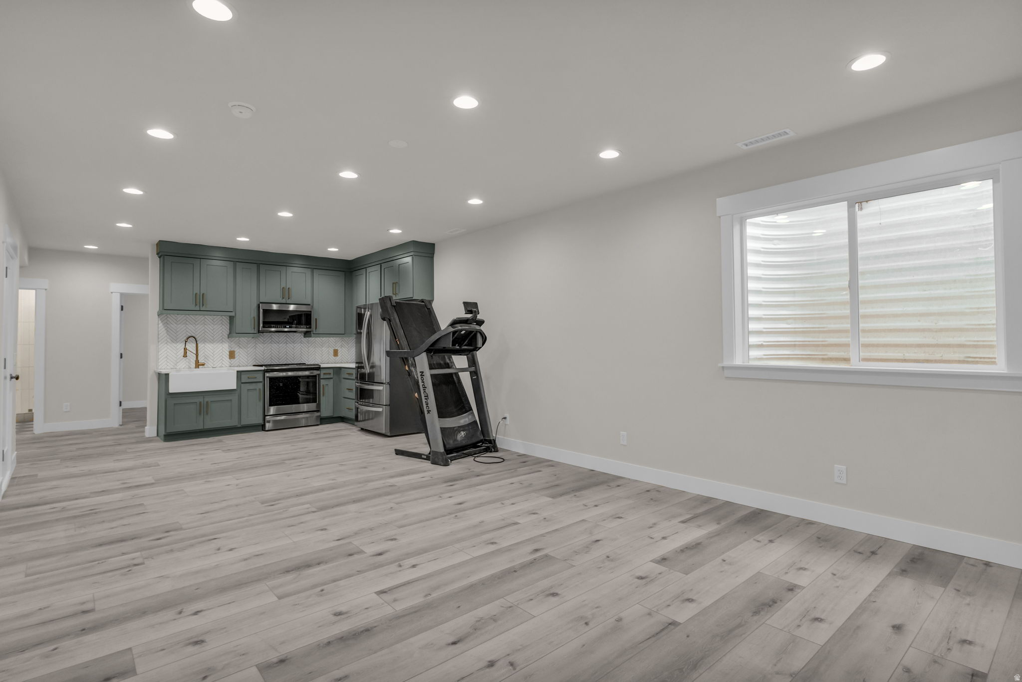 HIGH POINTE - Residential