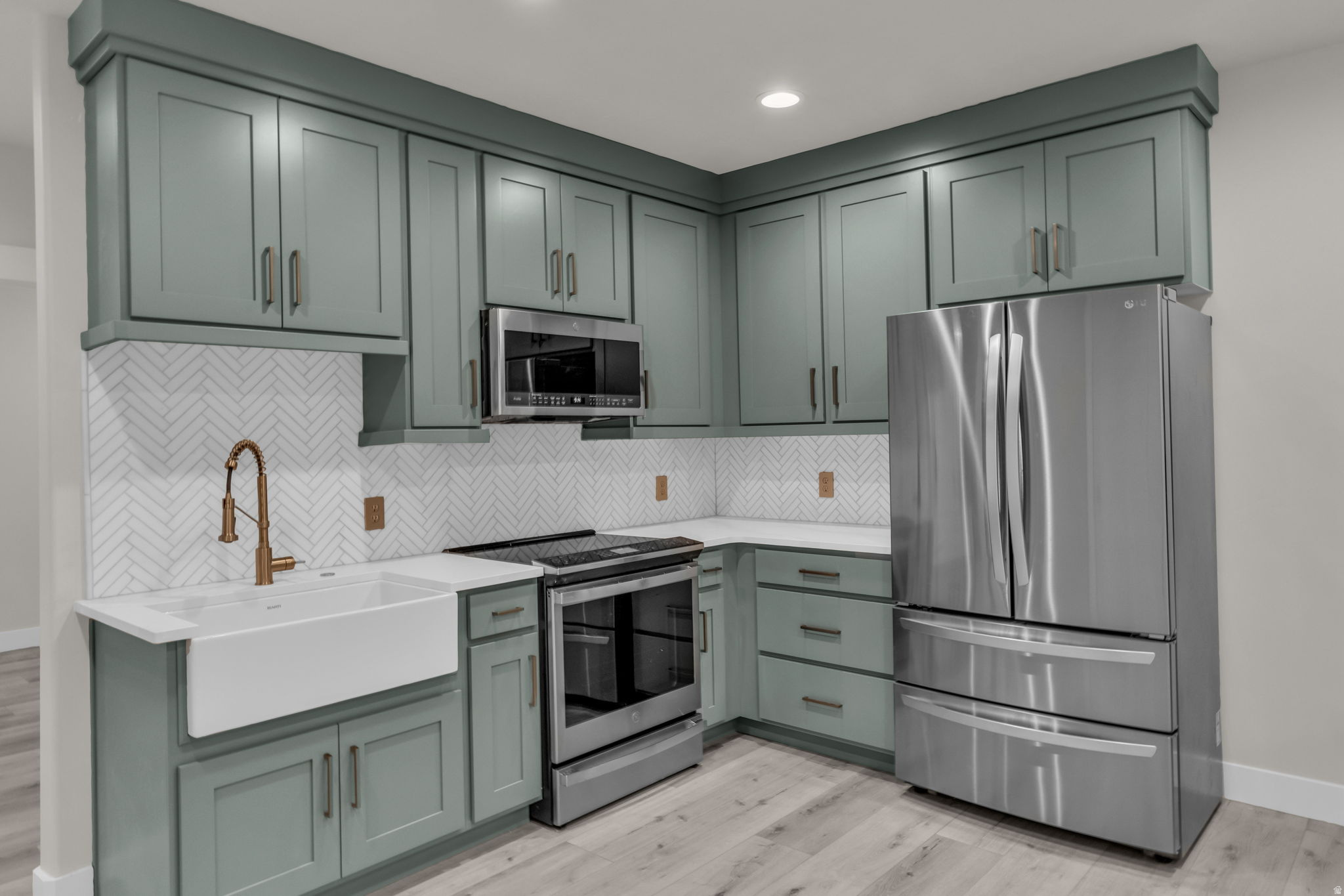 HIGH POINTE - Residential