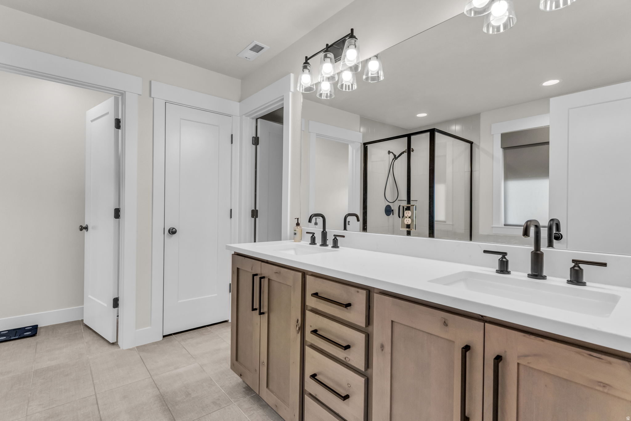 HIGH POINTE - Residential