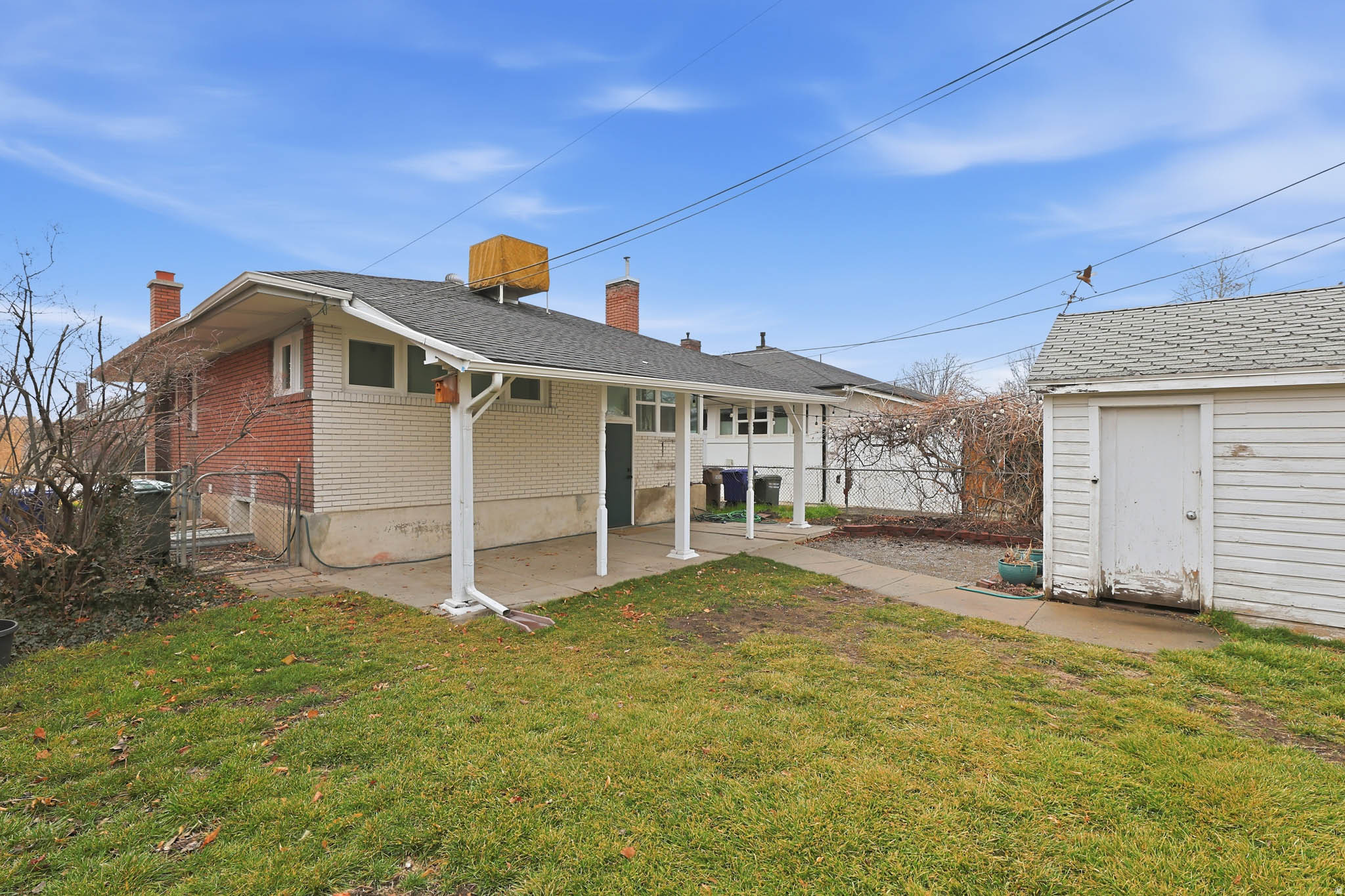 FIVE ACRE - Residential Lease