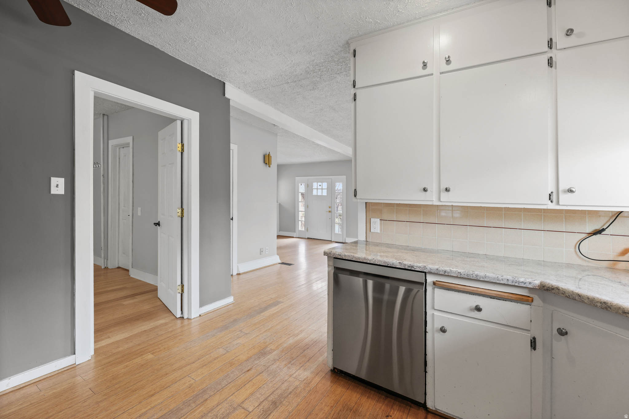 FIVE ACRE - Residential Lease