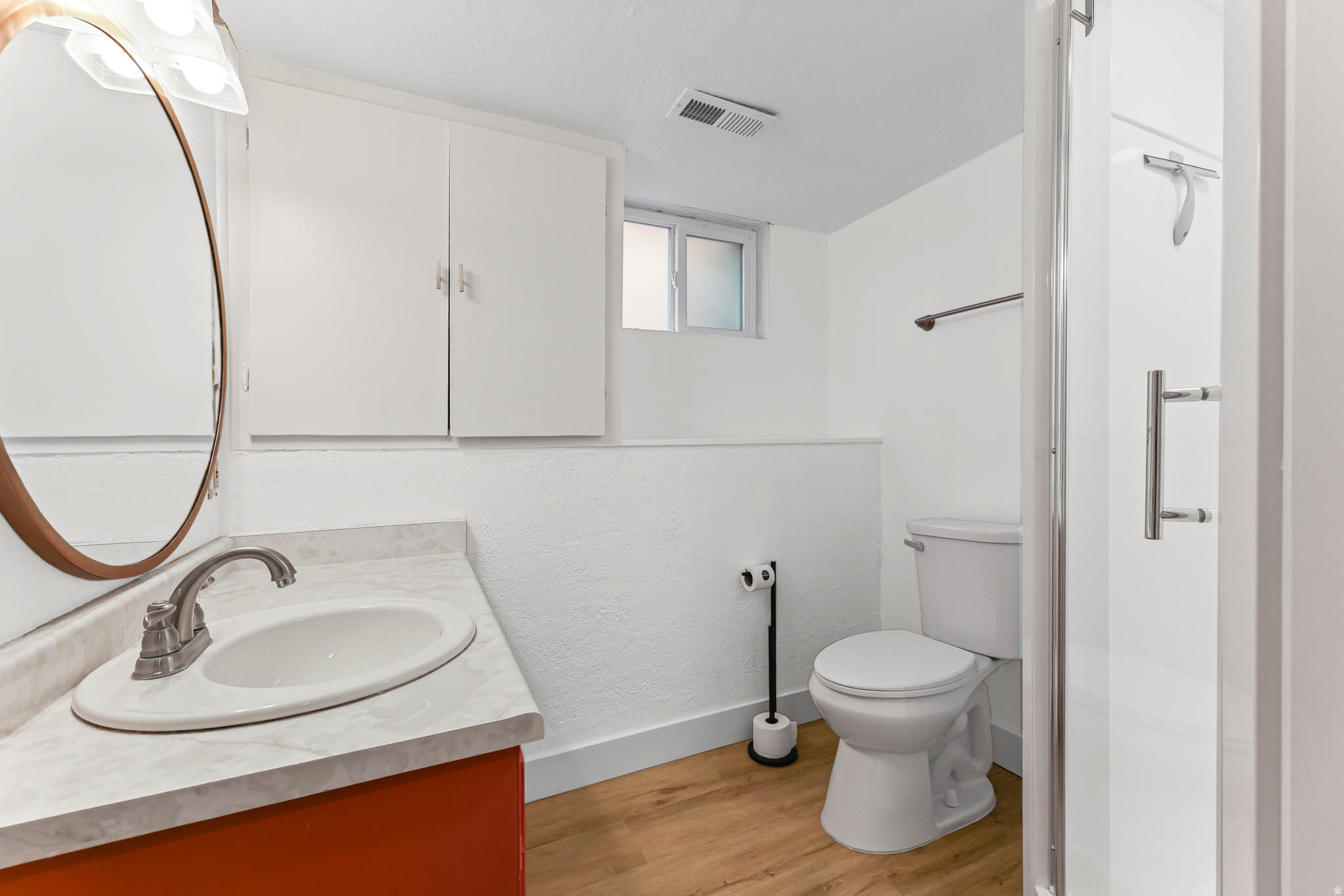 FIVE ACRE - Residential Lease