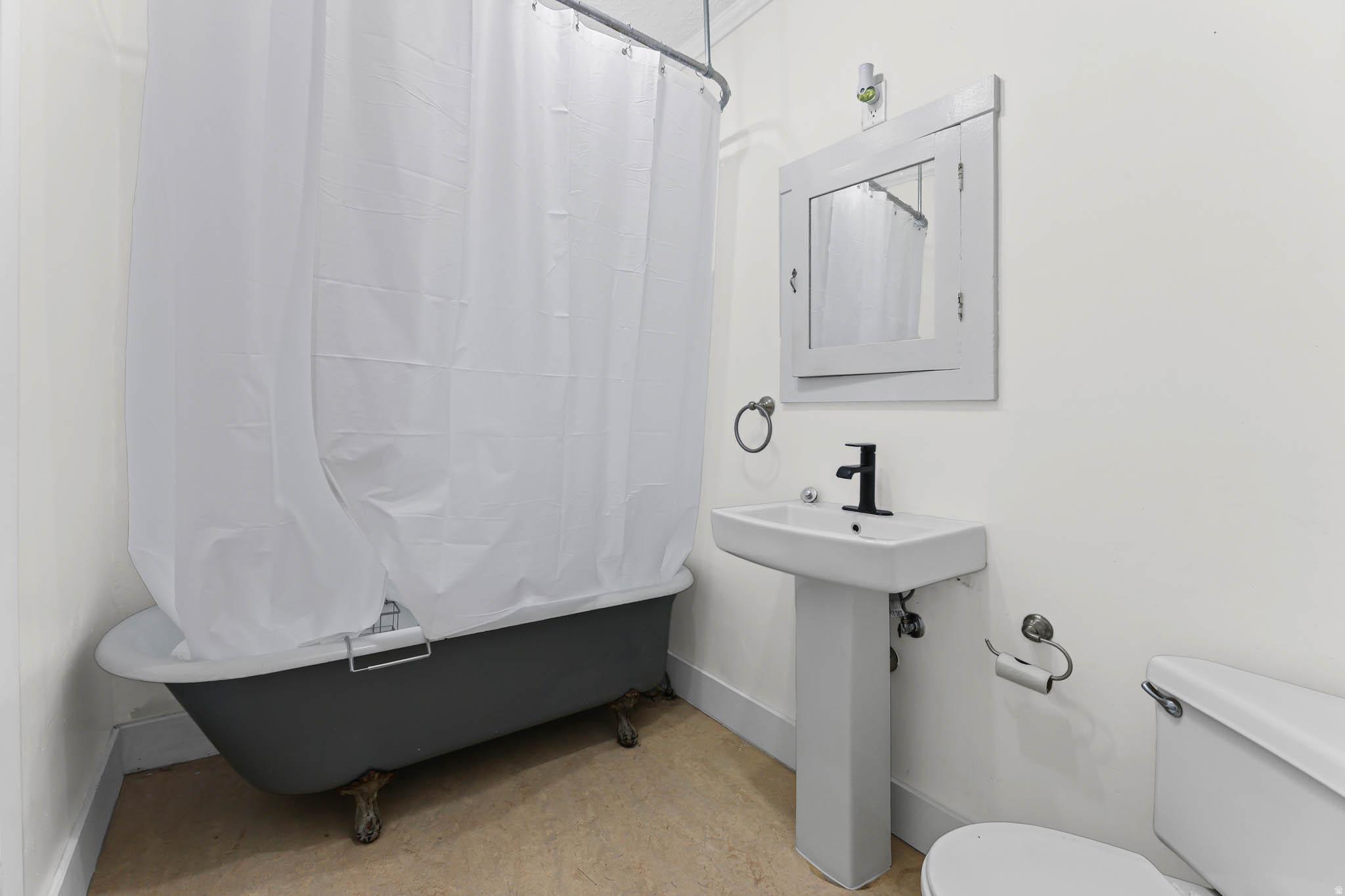 FIVE ACRE - Residential Lease