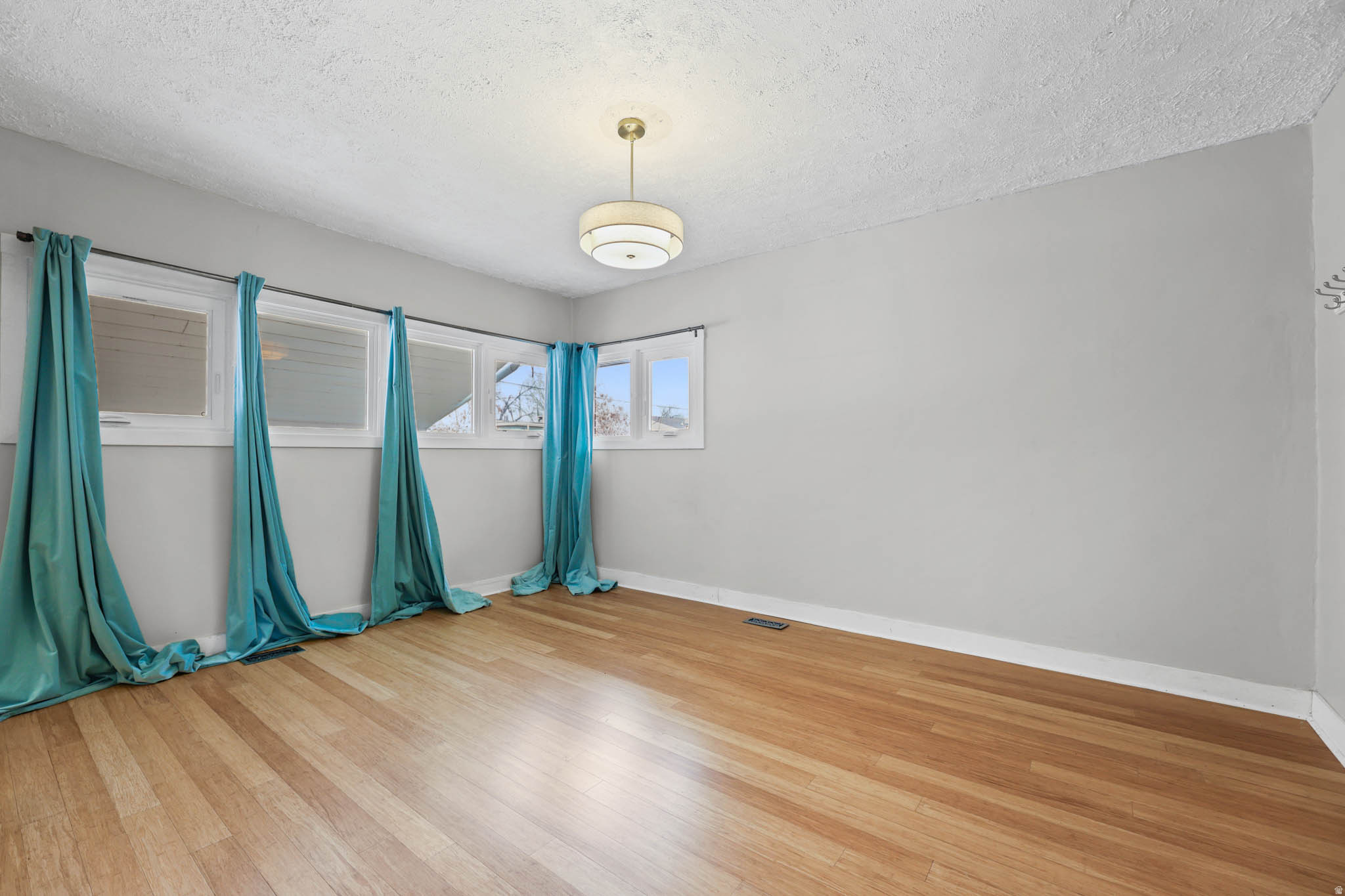 FIVE ACRE - Residential Lease