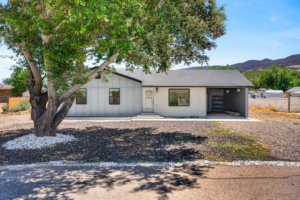 Photo of 4546 N TUMBLEWEED DR, Enoch, UT 84721 (MLS # 2169366)