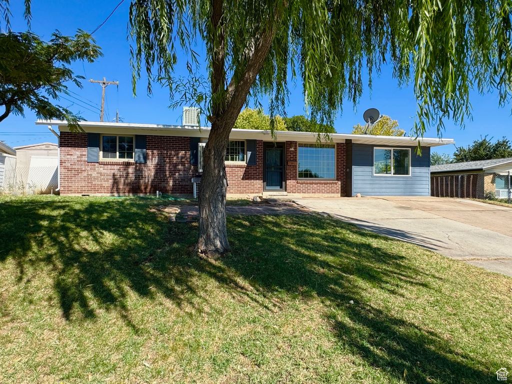 Photo of 463 N 200 W, Clearfield, UT 84015 (MLS # 2104893)