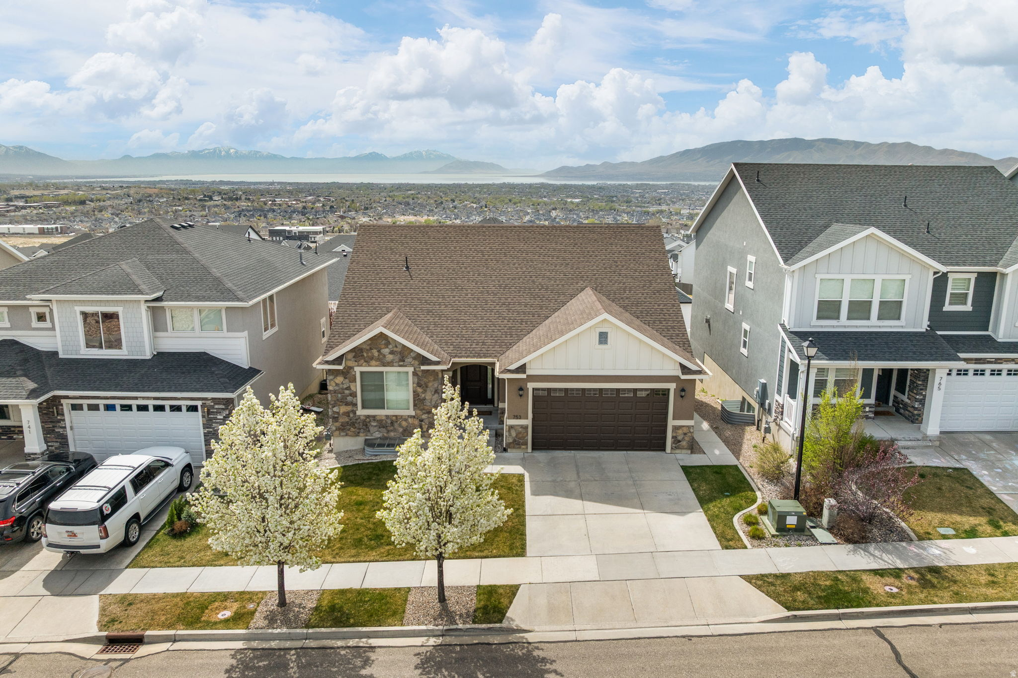 CANYON HILLS - Residential