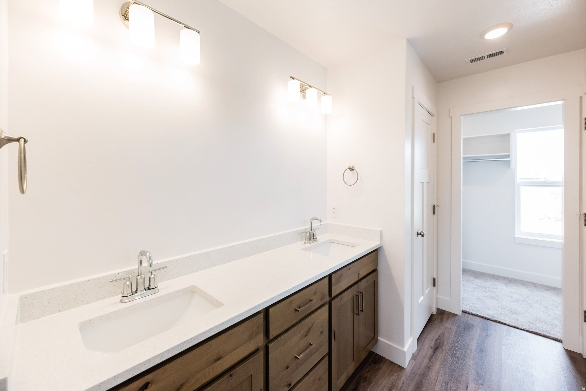 SMILING H - Residential