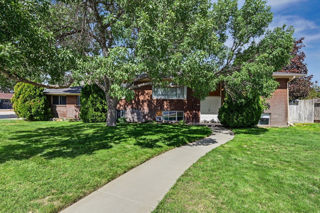 Photo of 1390 W MARINWOOD AVE S, Taylorsville, UT 84123 (MLS # 2186202)