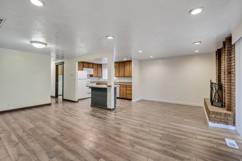 Tiny photo for 8136 S COTTONWOOD CIR, Sandy, UT 84094 (MLS # 2131890)