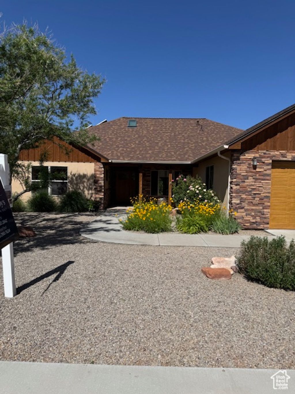 Photo of 827 N PALISADE DR, Moab, UT 84532 (MLS # 2116123)