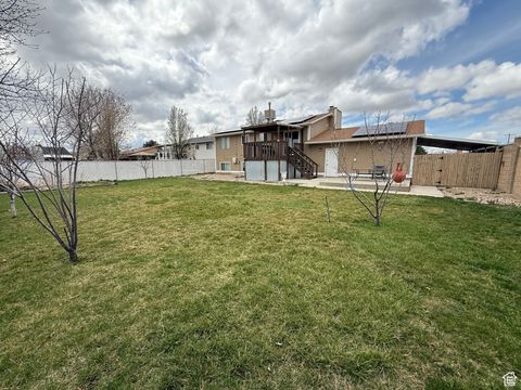Tiny photo for 4717 S SPICEWOOD CIR W, Taylorsville, UT 84129 (MLS # 2116265)