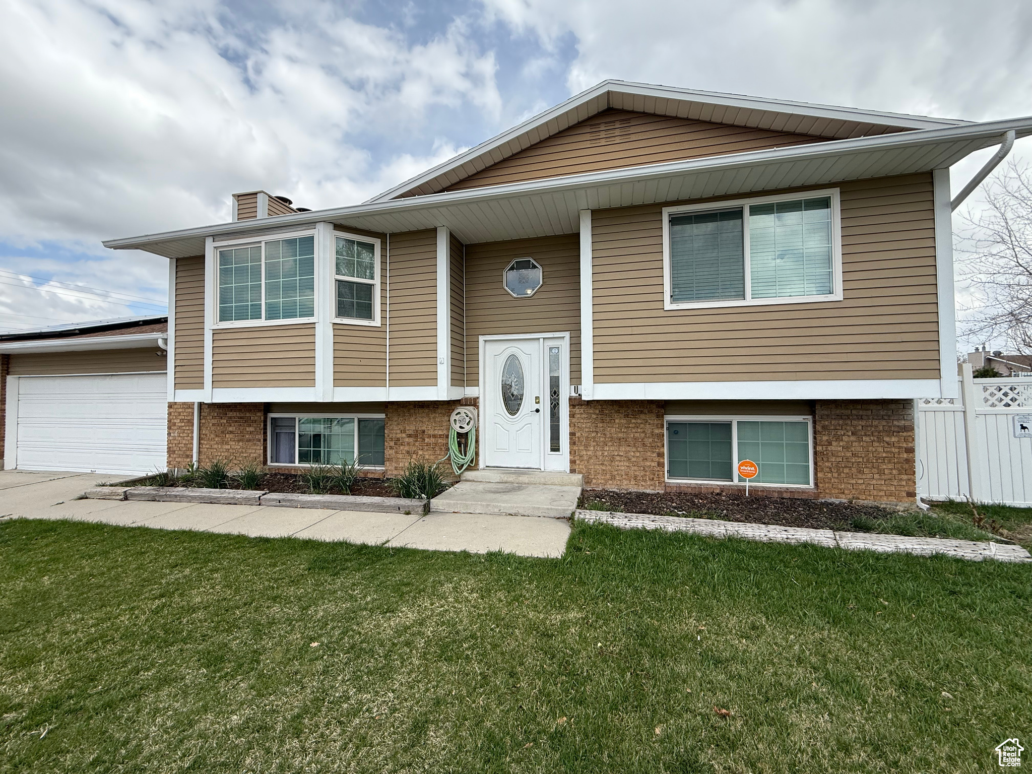 SELLER FINANCE OPPORTUNITY CALL FOR DETAILS Come check out this move-in ready home located in a great neighborhood. Home is positioned on a corner lot in cul de sac with lots of privacy. Very clean and well cared for home inside and out. Basement has a separate entrance directly from the garage. Fully fenced yard, RV pad and updated floors throughout main living area.