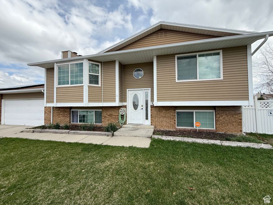 SELLER FINANCE OPPORTUNITY CALL FOR DETAILS Come check out this move-in ready home located in a great neighborhood. Home is positioned on a corner lot in cul de sac with lots of privacy. Very clean and well cared for home inside and out. Basement has a separate entrance directly from the garage. Fully fenced yard,  RV pad and updated floors throughout main living area.