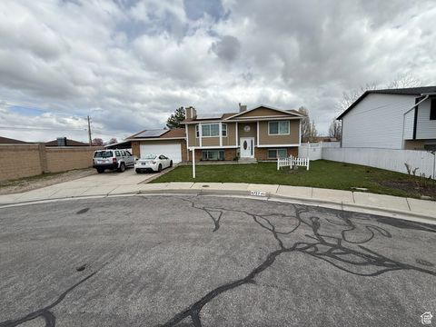 Tiny photo for 4717 S SPICEWOOD CIR W, Taylorsville, UT 84129 (MLS # 2116265)