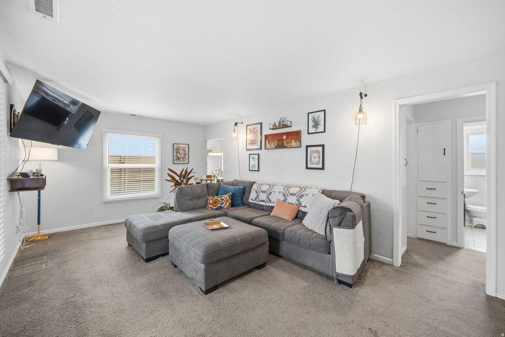 Photo of 983 N 1500 W, Salt Lake City, UT 84116 (MLS # 2133092)