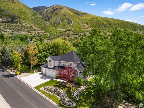 Photo of 2016 E GRAYSTONE LN S, Draper, UT 84020 (MLS # 2144193)