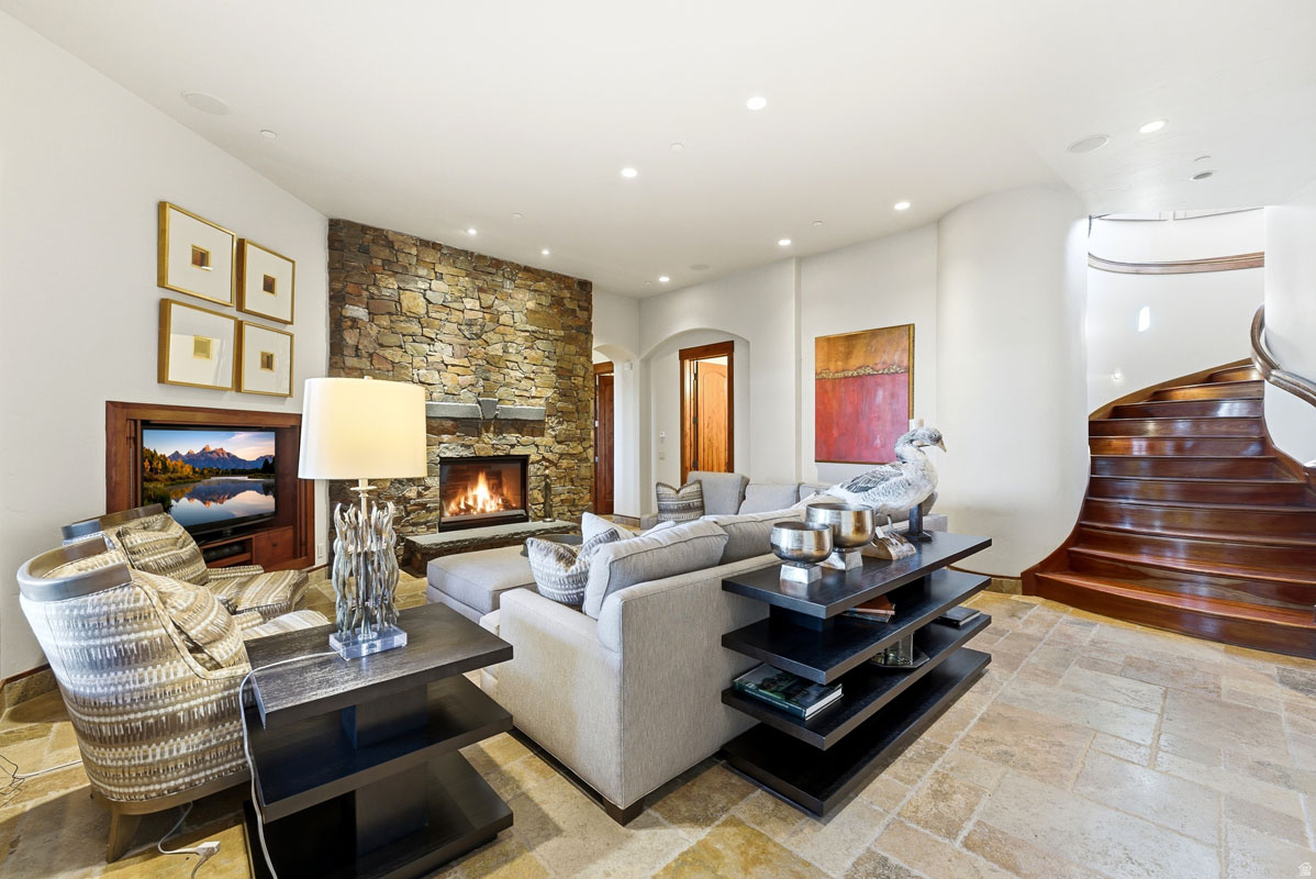 SIGNAL HILL - Residential