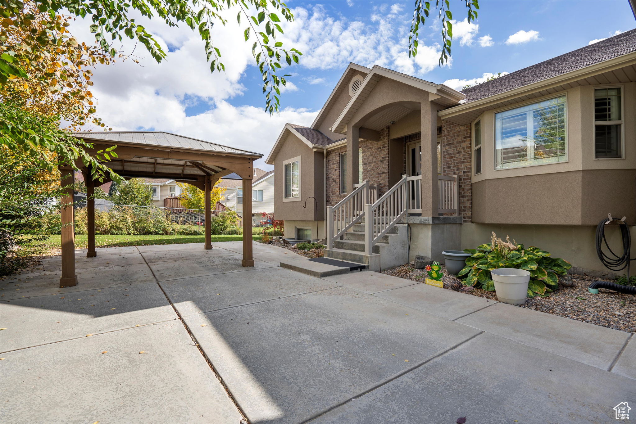 1034 E Mountain Shadow Dr, Layton, Utah image 2