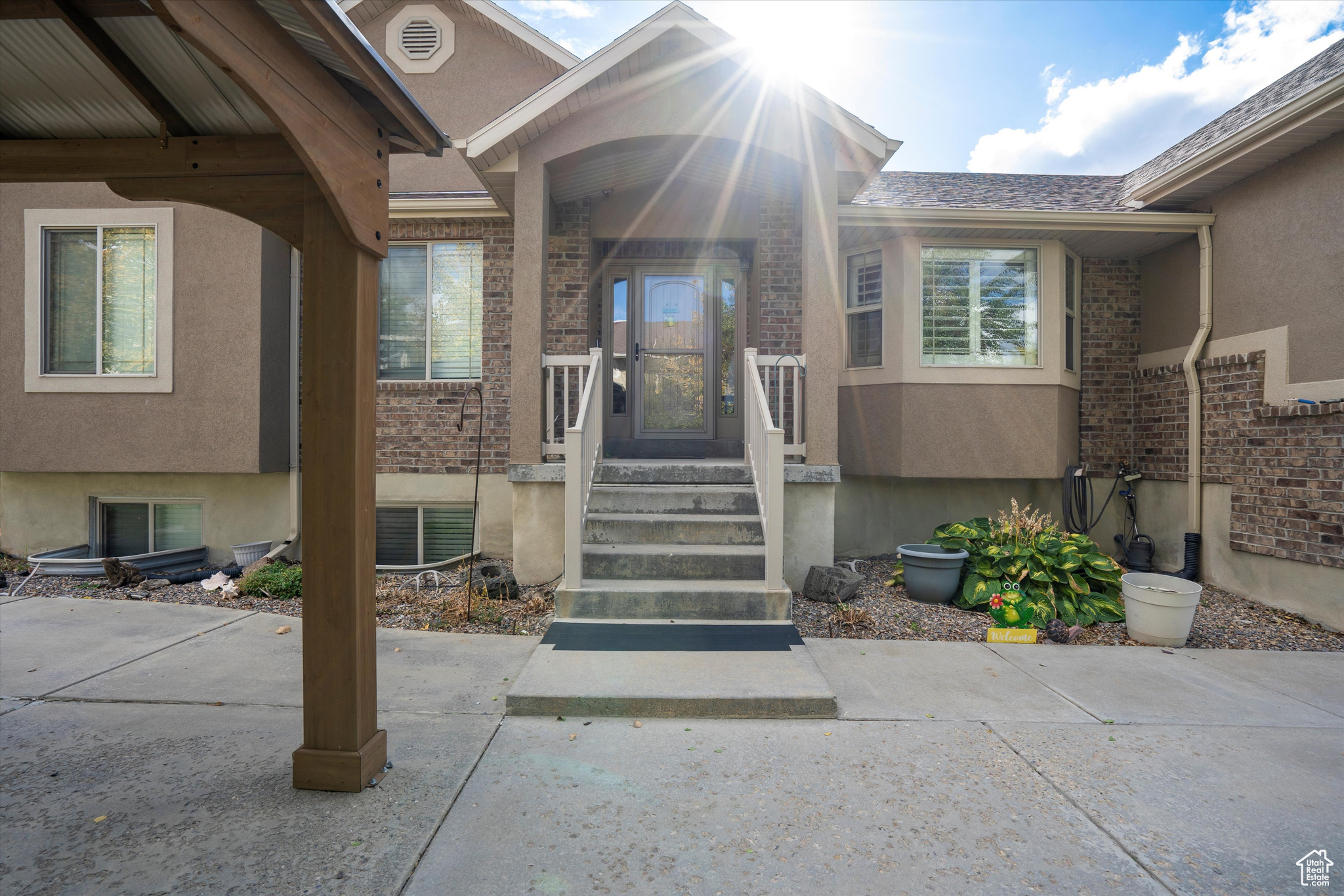 1034 E Mountain Shadow Dr, Layton, Utah image 3