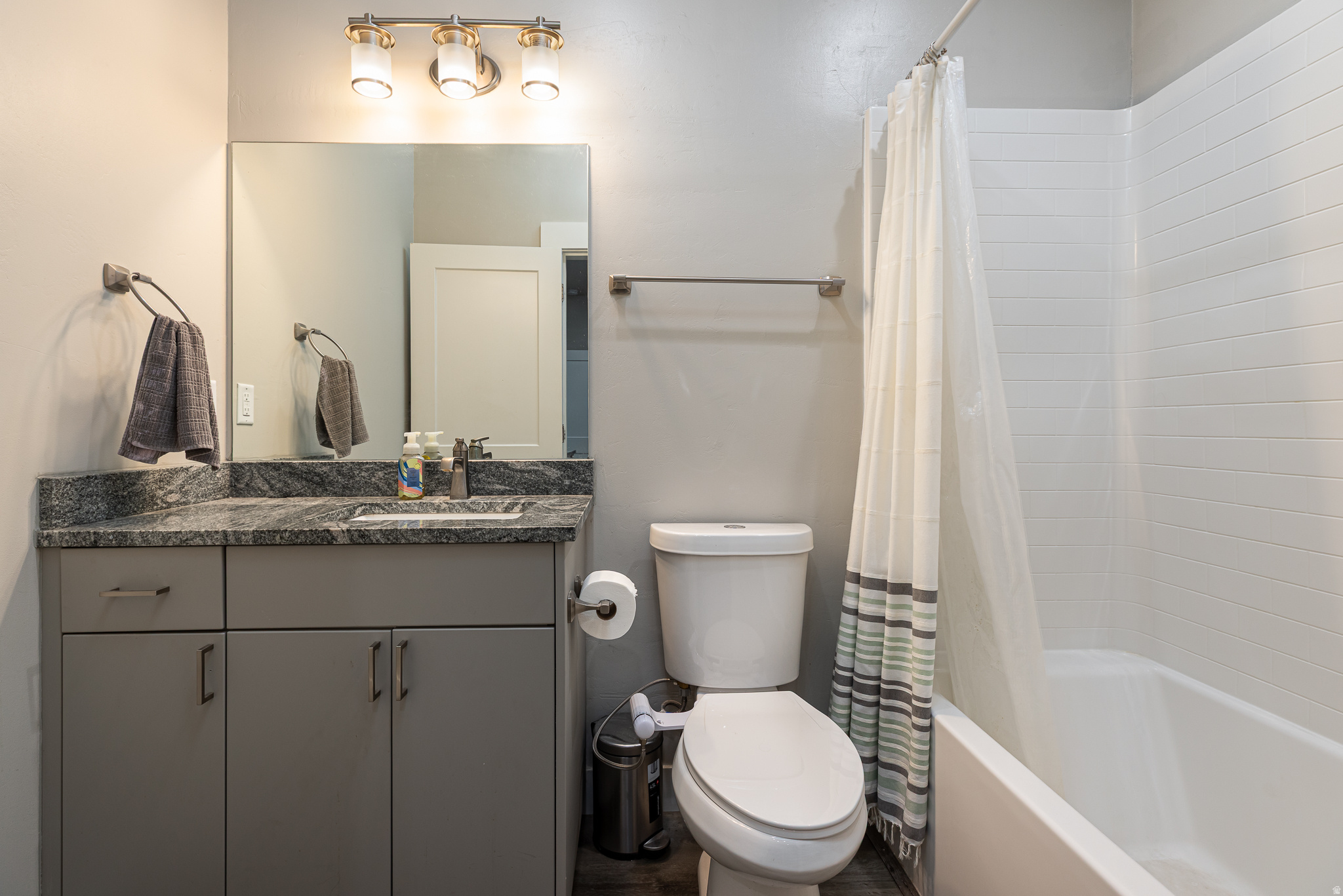 CREEKSIDE - Residential