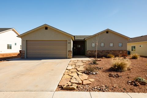 Photo of 1603 S CREEKSIDE DR W, Kanab, UT 84741 (MLS # 2135405)