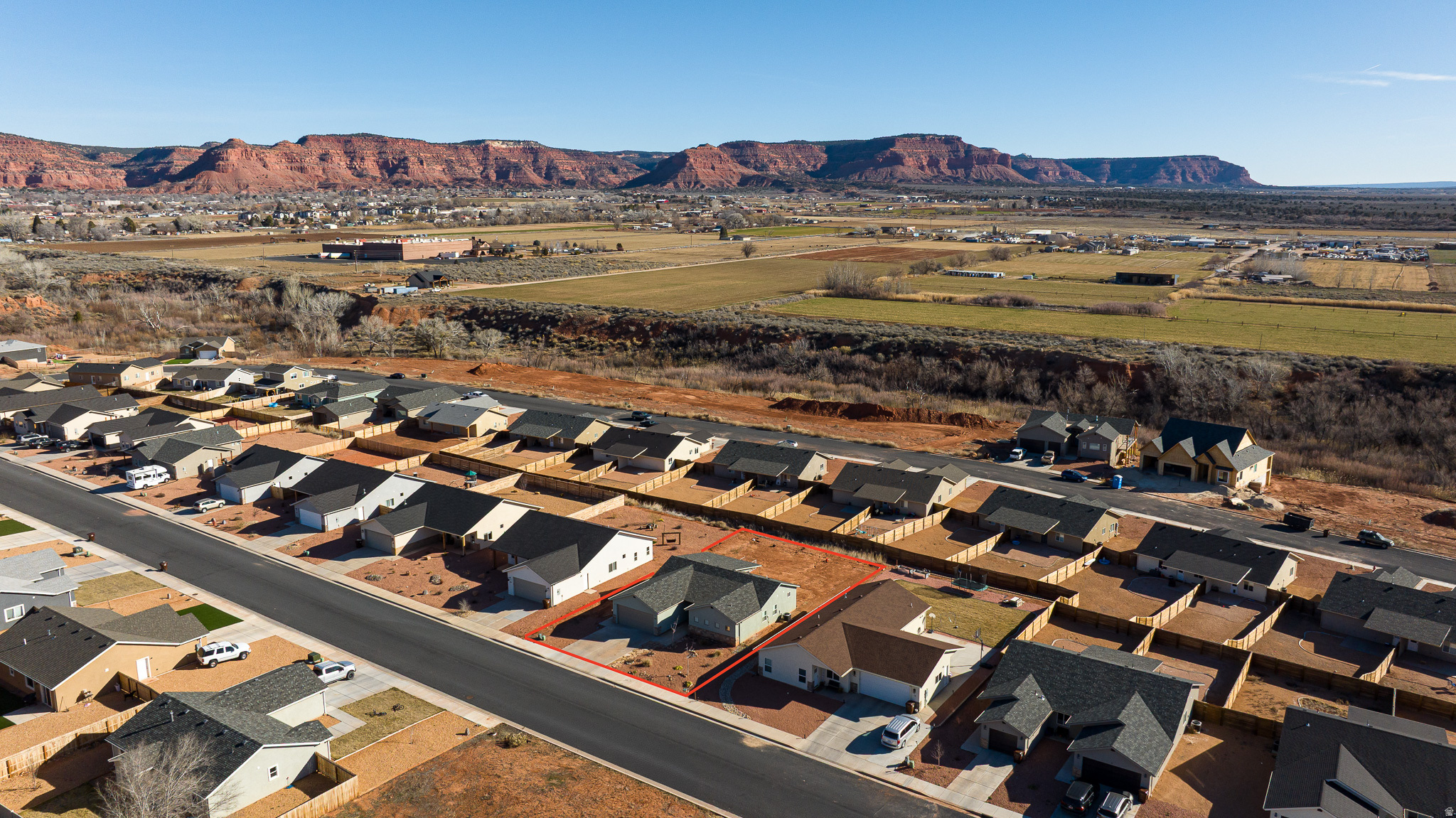 CREEKSIDE - Residential