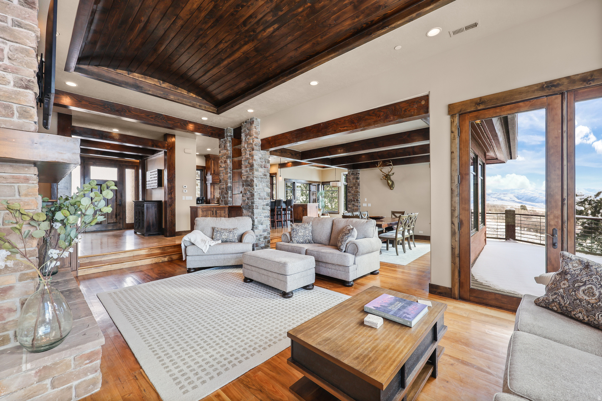 THE HIGHLANDS - Residential