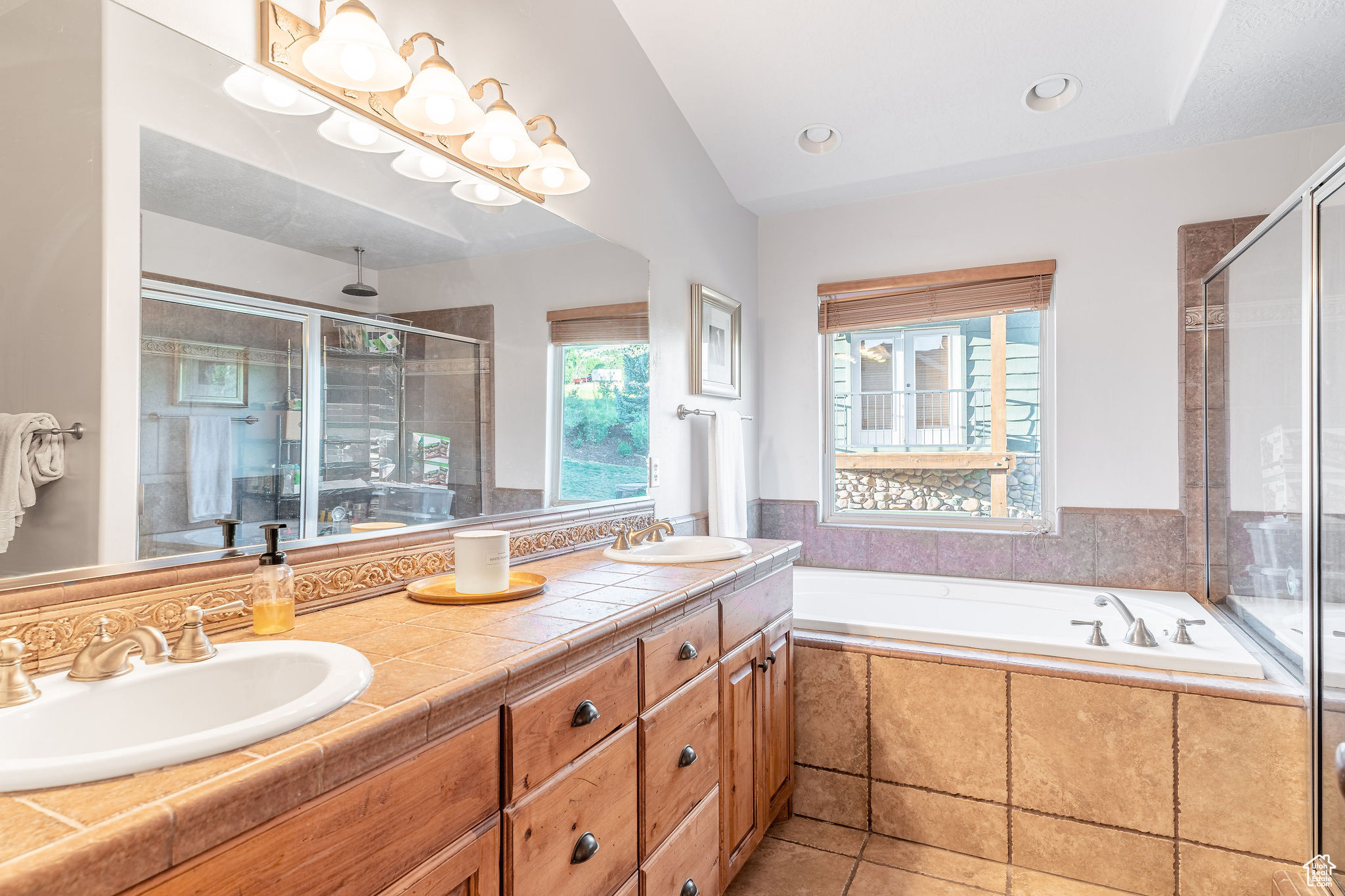 THE CASCADES - Residential