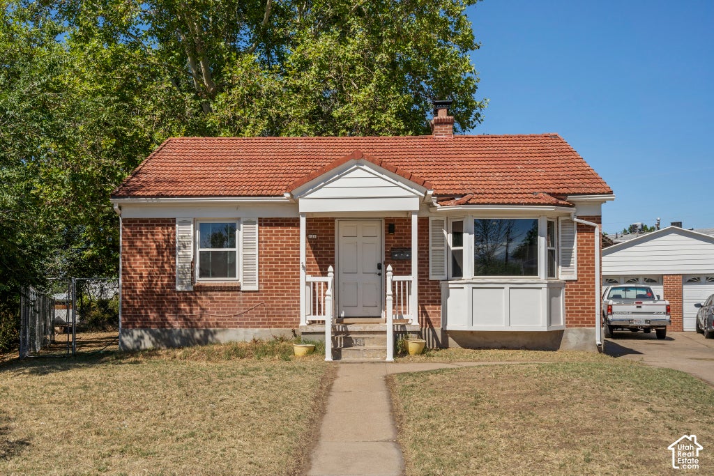 Photo of 121 ROSS DR, Clearfield, UT 84015 (MLS # 2185180)