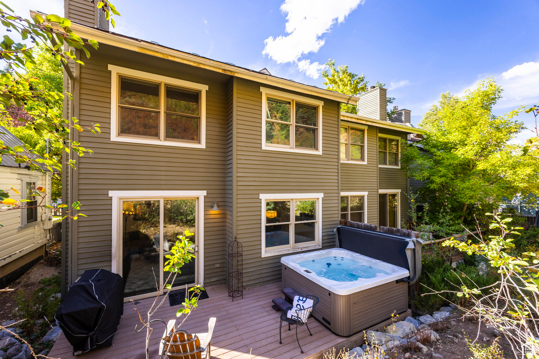 FOUR ACES - Residential