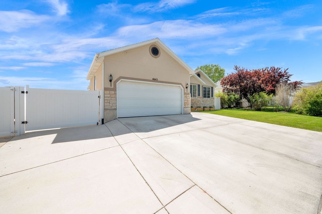 Photo of 4645 W EMMA MINE DR, Herriman, UT 84096 (MLS # 2157909)