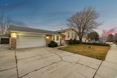 Tiny photo for 1602 E SEGO LILY DR, Sandy, UT 84092 (MLS # 2134848)